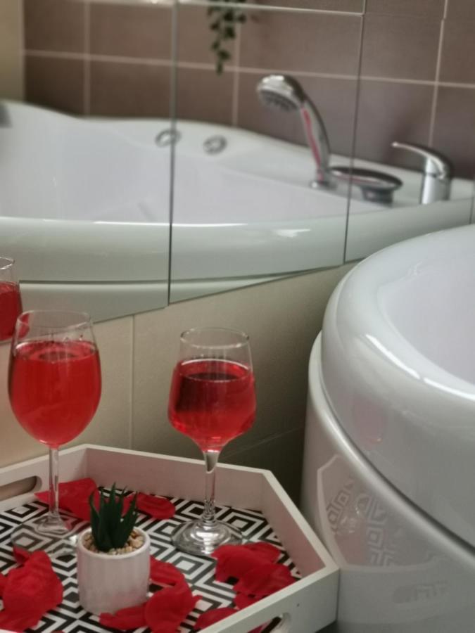 Iasi Jacuzzi Apartment A Exterior foto